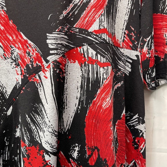 Avenue Womens Black Red White 3/4 Sleeves Asymmetrical Hem Top Blouse Plus 26 28 - Picture 8 of 16